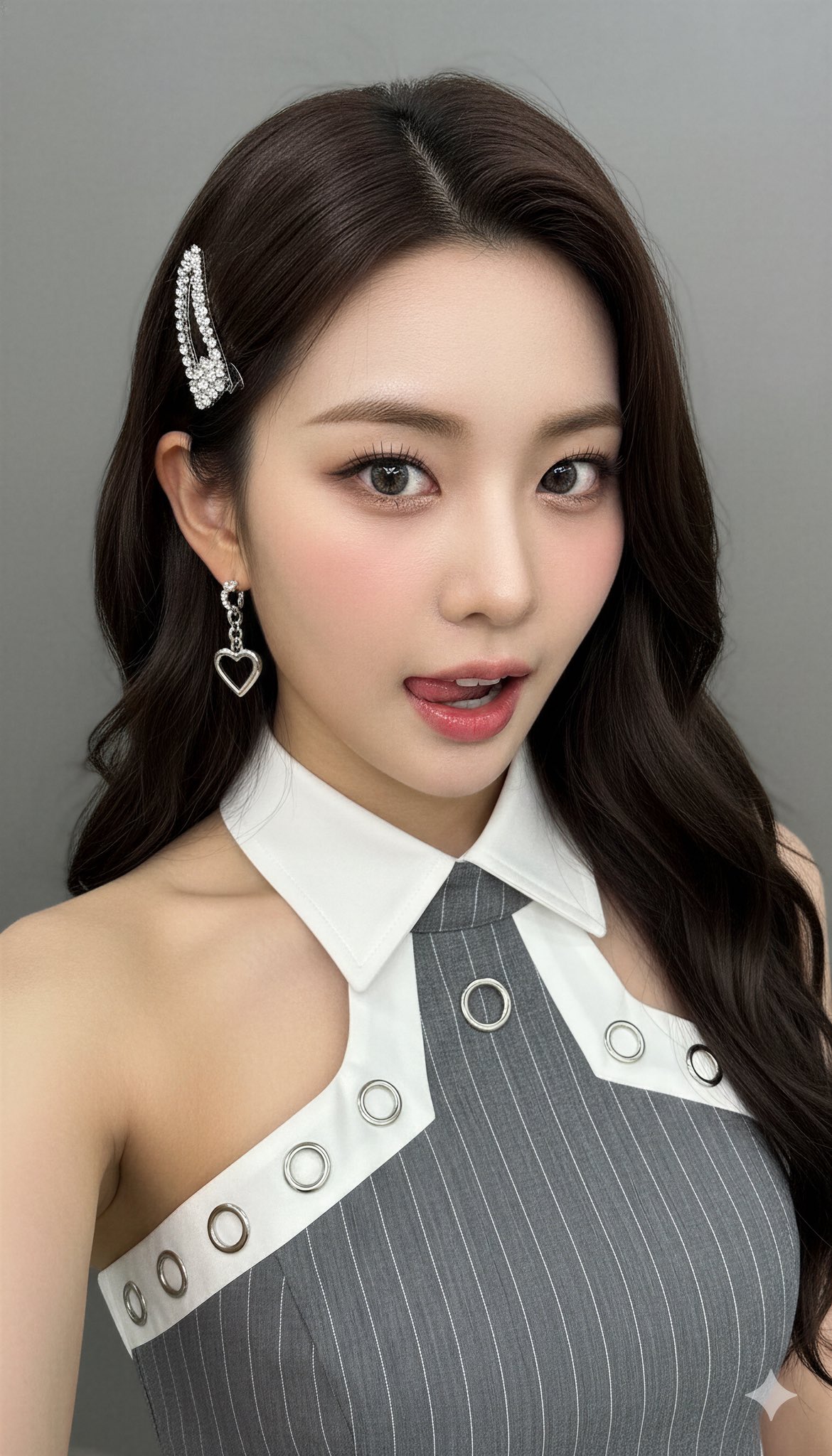 Style of a young East Asian female K-pop idol.