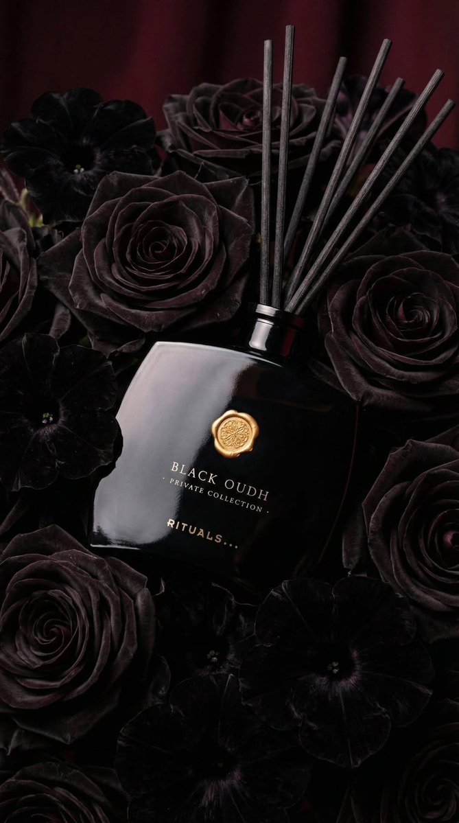 Ultra realistic luxury product photography of a black glass r... 4